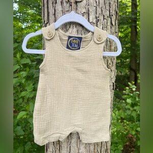 NWOT Boys Khaki Cream Cotton Gauze Romper Shortall